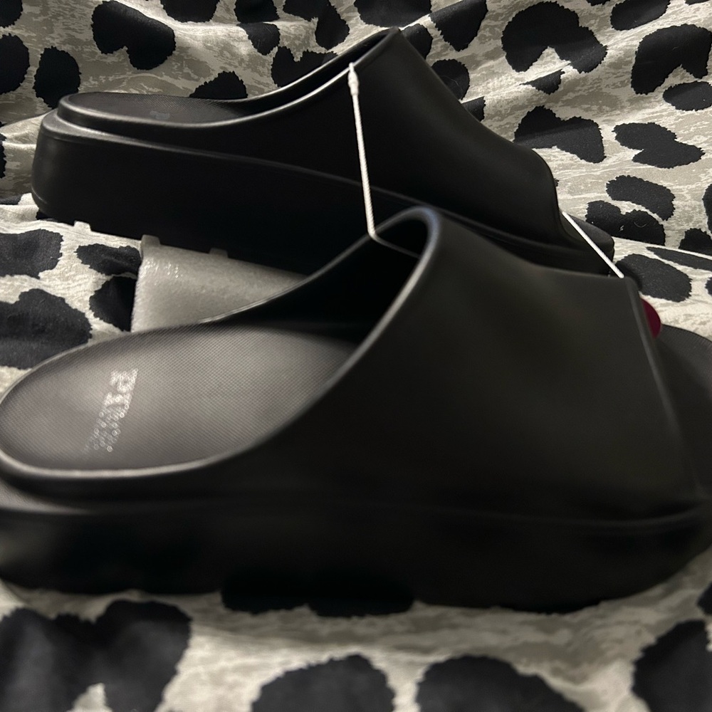 PINK Victoria's Secret Black Platform Slides size Medium New with tags